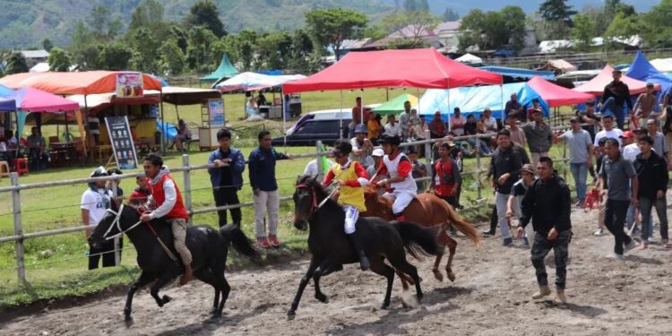Pacuan Kuda HUT Kota Takongen Diikuti Empat Kabupaten