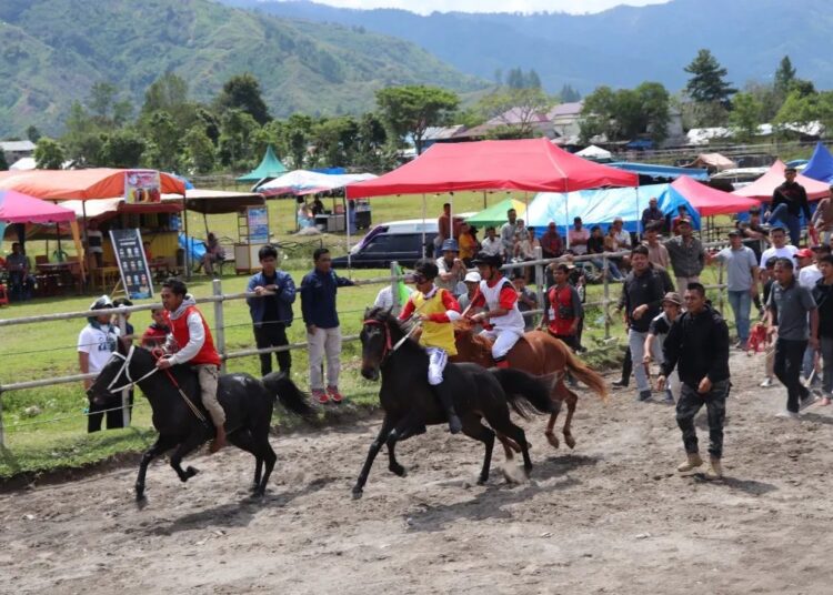 Pacuan Kuda HUT Kota Takongen Diikuti Empat Kabupaten
