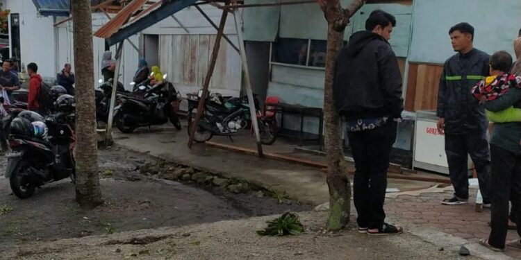 Tiga Bangunan Kantin SMKN 1 Bukit Bener Meriah Rusak Disapu Angin Puting Beliung