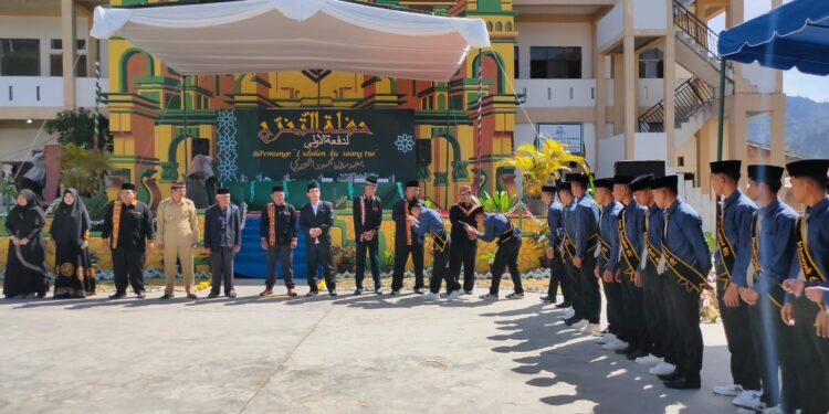35 Santri Pesantren Maqamam Mahmuda Diwisuda