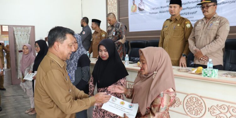 Penyaluran Perdana Simpan Pinjam, Pj. Bupati : Mempercepat Perekonomian di Kampung