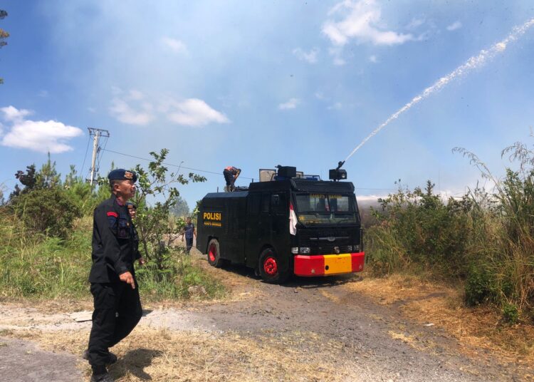 Hari Ini Satbrimob Polda Aceh Personel Kompi 3 Batalyon B Pelopor Padamkan Tiga Titik Api Di Bener Meriah