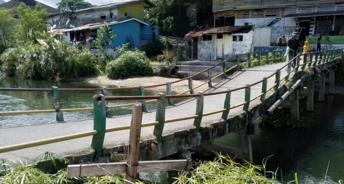 Warga Keluhkan Lambatnya Penanganan Jembatan Asia yang Nyaris Ambruk