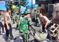 Polsek Bebesen Bersama Koramil 02 Bergotong Royong Bersihkan Rumah Korban Kebakaran