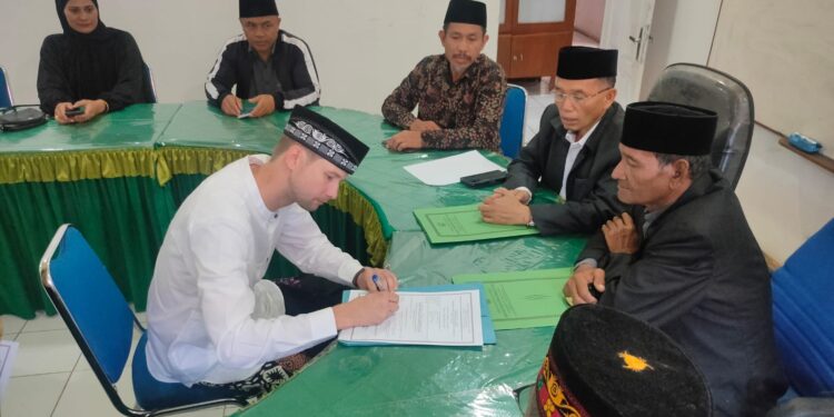 Persunting Wanita Gayo, WNA Asal Swedia Ucapkan Dua Kalimat Syahadat