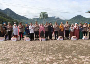 Warga Kute Panang Ucap Syukur Terima Bantuan Paket Sembako Dan Tali Asih Polres Aceh Tengah