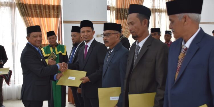 Pj. Bupati Aceh Tengah Lantik Anggota Badan Baitul Mal Periode 2023-2028