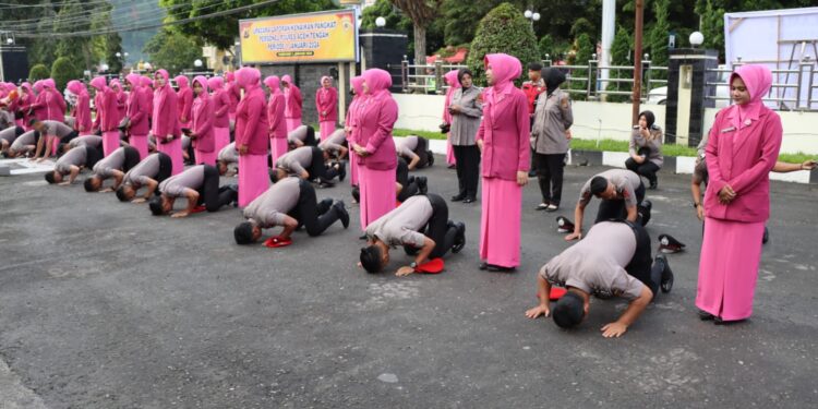 51 Personil Perwira dan Bintara Sujud Syukur Naik Pangkat Setingkat