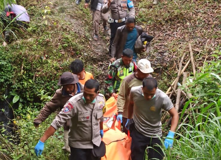 Polisi dan Warga Temukan Mayat Wanita di Kebun Kopi
