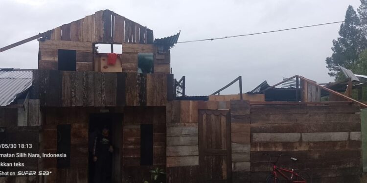 Hujan dan Angin Kencang Rusak Rumah Warga di Kampung Paya Beke, Aceh Tengah
