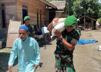 Yonif TP 854/DK dan Bulog Salurkan Bantuan Beras ke Lima Desa di Wilayah Binaan