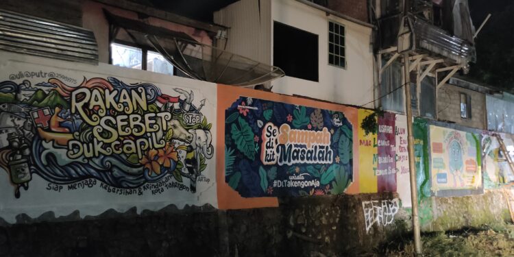 Mural Kebersihan Warnai Dinding Musara Alun, Aceh Tengah