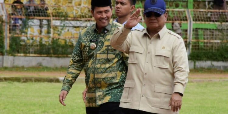 Bupati Haili Yoga Semobil dengan Presiden Prabowo Saat Kunjungi Lokasi Bencana di Aceh Tengah