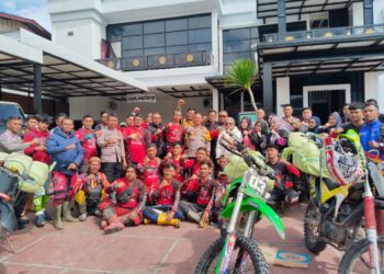 Ketua DPRK Aceh Tengah dan Relawan TRAGONG Lanjutkan Distribusi Bantuan ke Korban Longsor