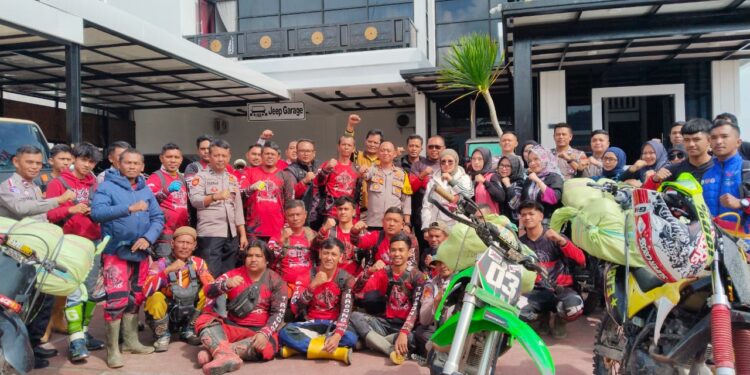 Ketua DPRK Aceh Tengah dan Relawan TRAGONG Lanjutkan Distribusi Bantuan ke Korban Longsor