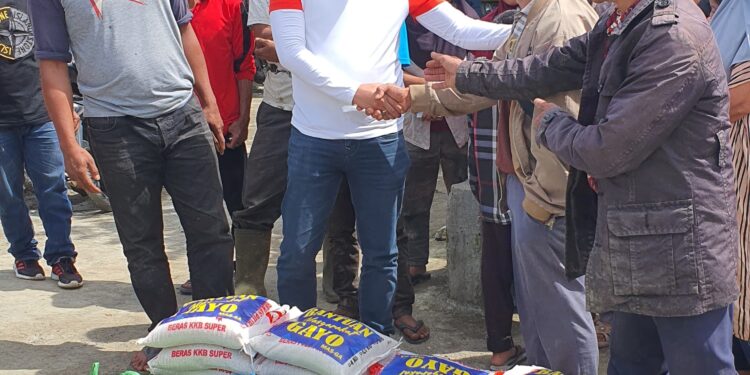 Relawan Gayo dan Keluarga Dokter Natia Salurkan Bantuan untuk Korban Longsor dan Banjir Aceh Tengah