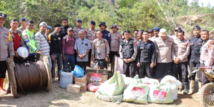 Bersama BKO Brimob, Kapolres Aceh Tengah Distribusi Logistik dan Sling ke Kecamatan Linge