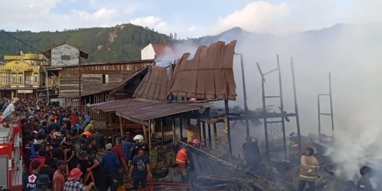 Enam Unit Rumah Warga di Kampung Bukit Kebayakan Ludes Dilahap si Jago Merah