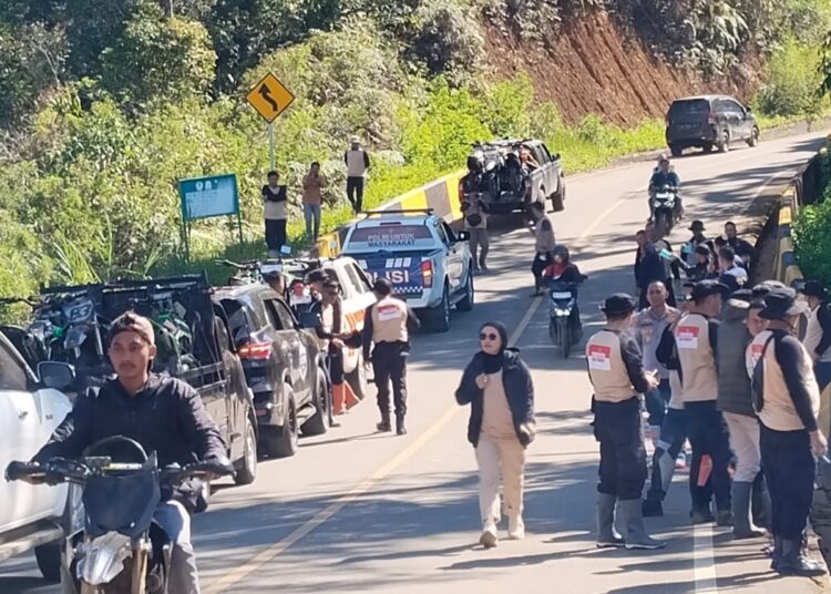 Ketua DPRK dan Kapolres Aceh Tengah Distribusikan Sembako ke Desa Terisolir di Linge