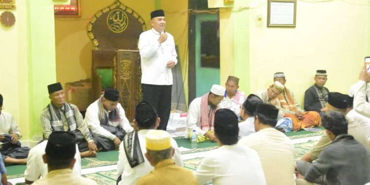 Safari Ramadhan di Kampung Lumut, Wabup Muchsin Hasan Bawa Bantuan untuk Masjid Marhamah