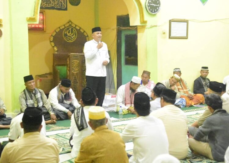 Safari Ramadhan di Kampung Lumut, Wabup Muchsin Hasan Bawa Bantuan untuk Masjid Marhamah