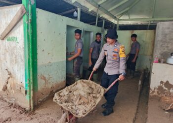 Personel Polres Aceh Tengah Dikerahkan untuk Melakukan Gotong Royong Serentak di 13 Titik 
