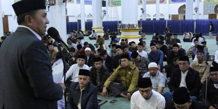 Hari Pertama Ramadhan, Jamaah Padati Masjid Agung Ruhama Takengon Meski Hujan Deras