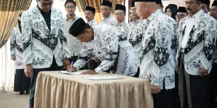 Pengurus PGRI Kabupaten Aceh Tengah Masa Bakti 2025 – 2030 Dilantik, Bunda Guru Resmi Dikukuhkan