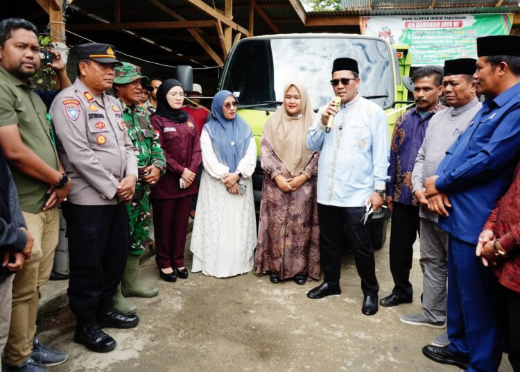 Dukung Program Bank Sampah, Bupati Haili Yoga Serahkan Dump Truck Untuk Sampah Barokah Jaya