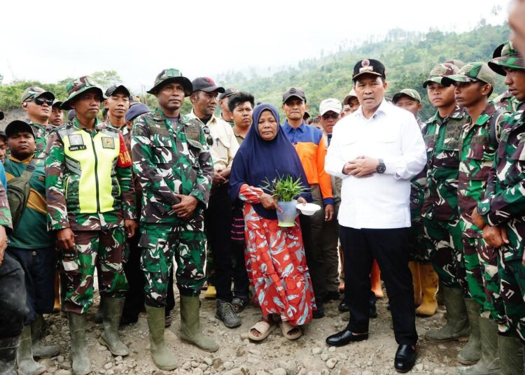 TNI Yonzipur Rapungkan Jembatan Darurat Berawang Gajah, Empat Kampung di Aceh Tengah Tak Lagi Terisolir