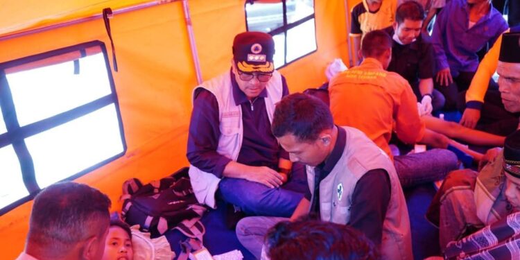 Di Tengah Pemulihan Bencana, Anak-anak Pengungsi Pantan Nangka Jalani Sunat Gratis di Bawah Tenda Oranye BNPB