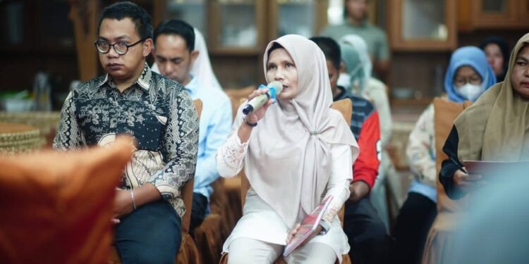 Masyarakat Nasabah Tuntut Evaluasi PT. PNM Mekar, Bupati Haili Lakukan Mediasi Kedua Belah Pihak
