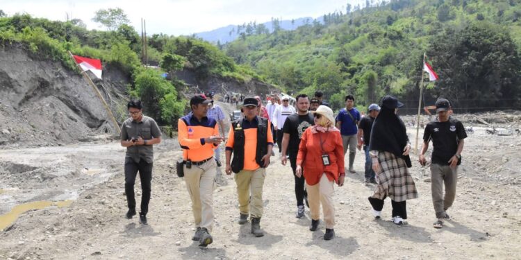 Wakil Bupati Aceh Tengah Bawa Tim Kementerian Koordinator Bidang Perekonomian Monitoring Wilayah Terdampak Bencana Hingga Huntara