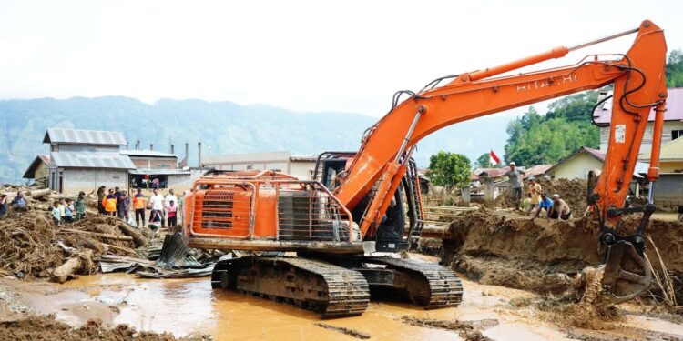 Bupati Haili Yoga Tinjau Normalisasi Sungai Toweren di Tengah Musim Hujan