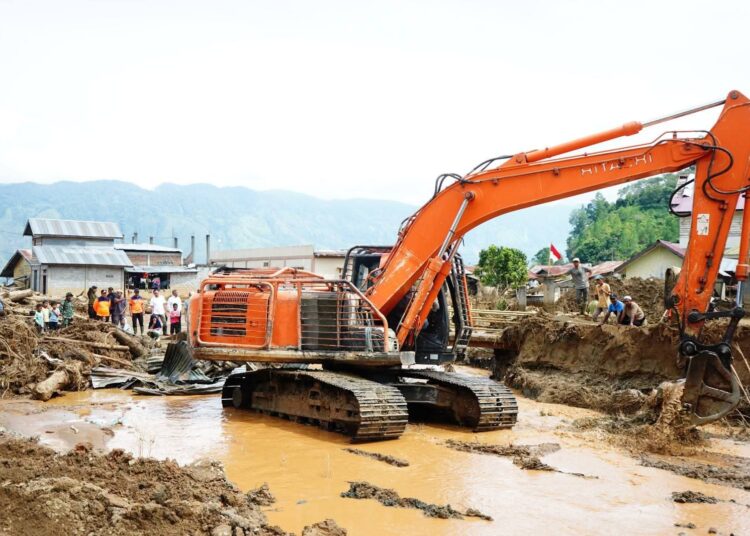 Bupati Haili Yoga Tinjau Normalisasi Sungai Toweren di Tengah Musim Hujan