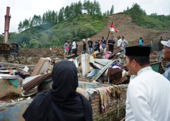 Bupati Haili Yoga Pantau Langsung Pencarian Korban Longsor di Ayangan Kebayakan