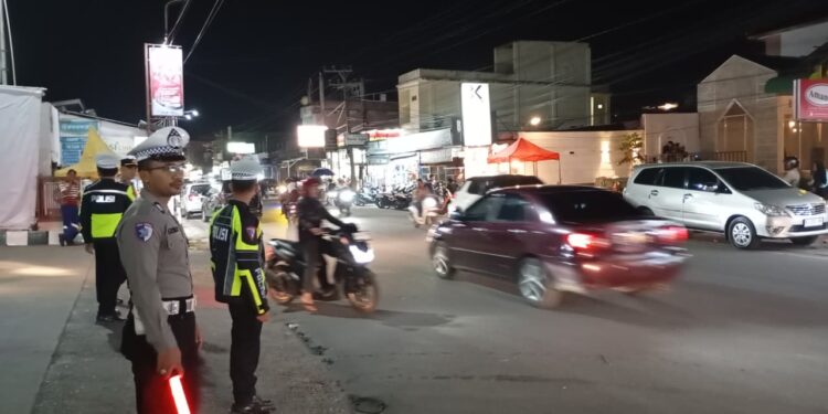 Satlantas Polres Aceh Tengah Lakukan Pengamanan Arus Lalu Lintas di Pusat Perbelanjaan dan SPBU