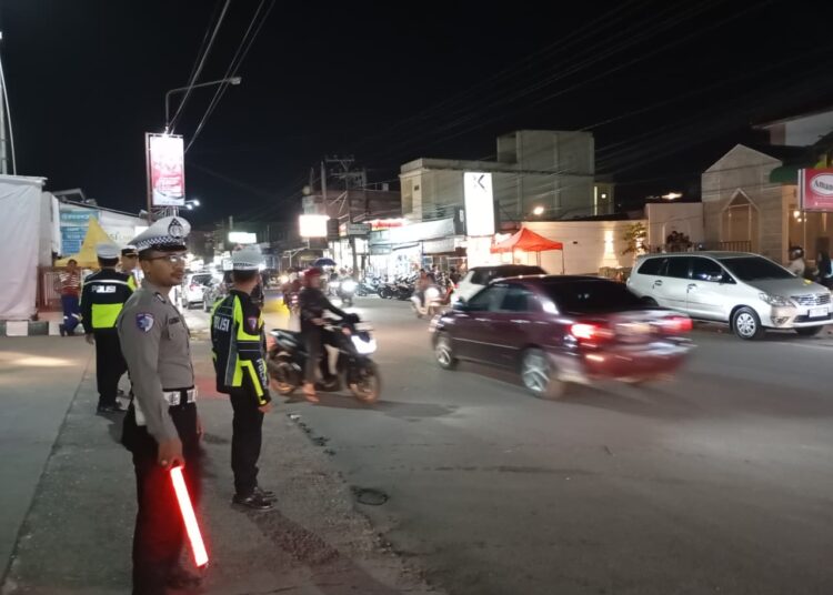 Satlantas Polres Aceh Tengah Lakukan Pengamanan Arus Lalu Lintas di Pusat Perbelanjaan dan SPBU