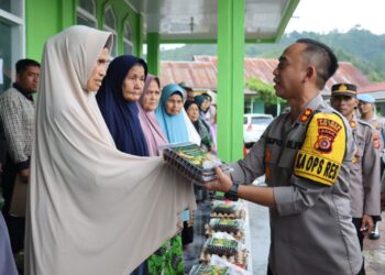 Jumat Berkah, Polres Aceh Tengah Salurkan Sembako untuk Warga Kayu Kul