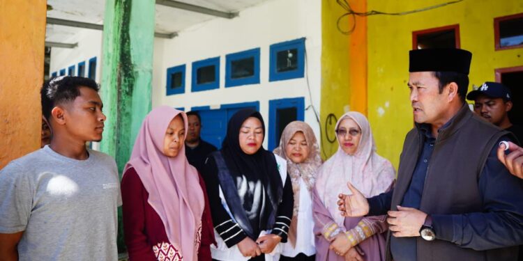 Peduli Generasi Emas Aceh Tengah, Bupati Haili Yoga Turun Langsung Salurkan Daging Kurban untuk Ibu Hamil dan Anak Stunting