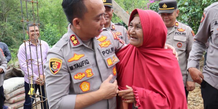 Mendapat Bantuan dari Polres Aceh Tengah, Nenek Maimunah Sumringah Akan Menempati Rumah Layak Huni