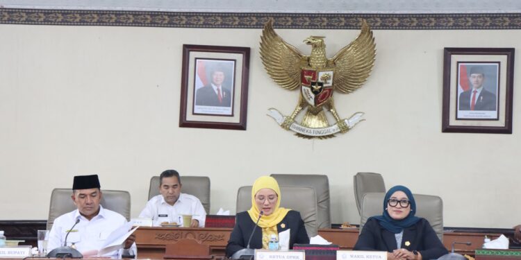 Lanjutan Rapat Paripurna Pembahasan Rancangan Qanun Tentang Pertanggungjawaban Pelaksanaan APBK Aceh Tengah Tahun 2025, Wabup Muchsin Berikan Jawaban Bupati Atas Pandangan Umum Fraksi DParK Aceh Tengah