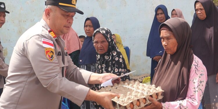 Jumat Berkah, Polres Aceh Tengah Bagikan Paket Sembako untuk 50 KK Warga Gemboyah